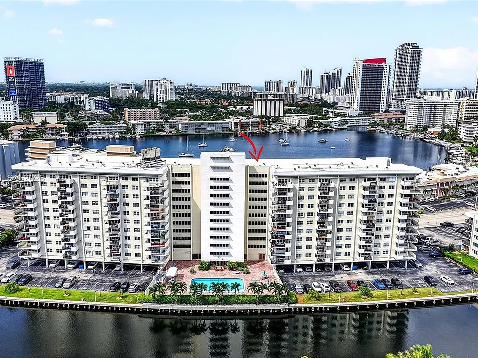 401 Golden Isles Dr #708