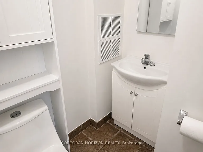 20407 Leslie St — Photo 23