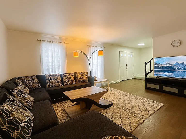 887 Saybrook Ln — Photo 5