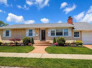 6 Curlew Place, Massapequa, NY 11758