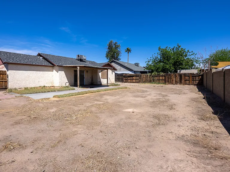 7351 W Oregon Ave — Photo 17
