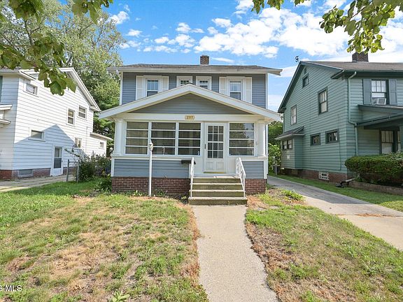 3rd image of 2117 Talbot St