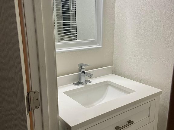 4th image of 6270A Knight Ave #A