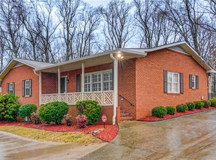 820 Larkwood Dr, Greensboro, NC 27410