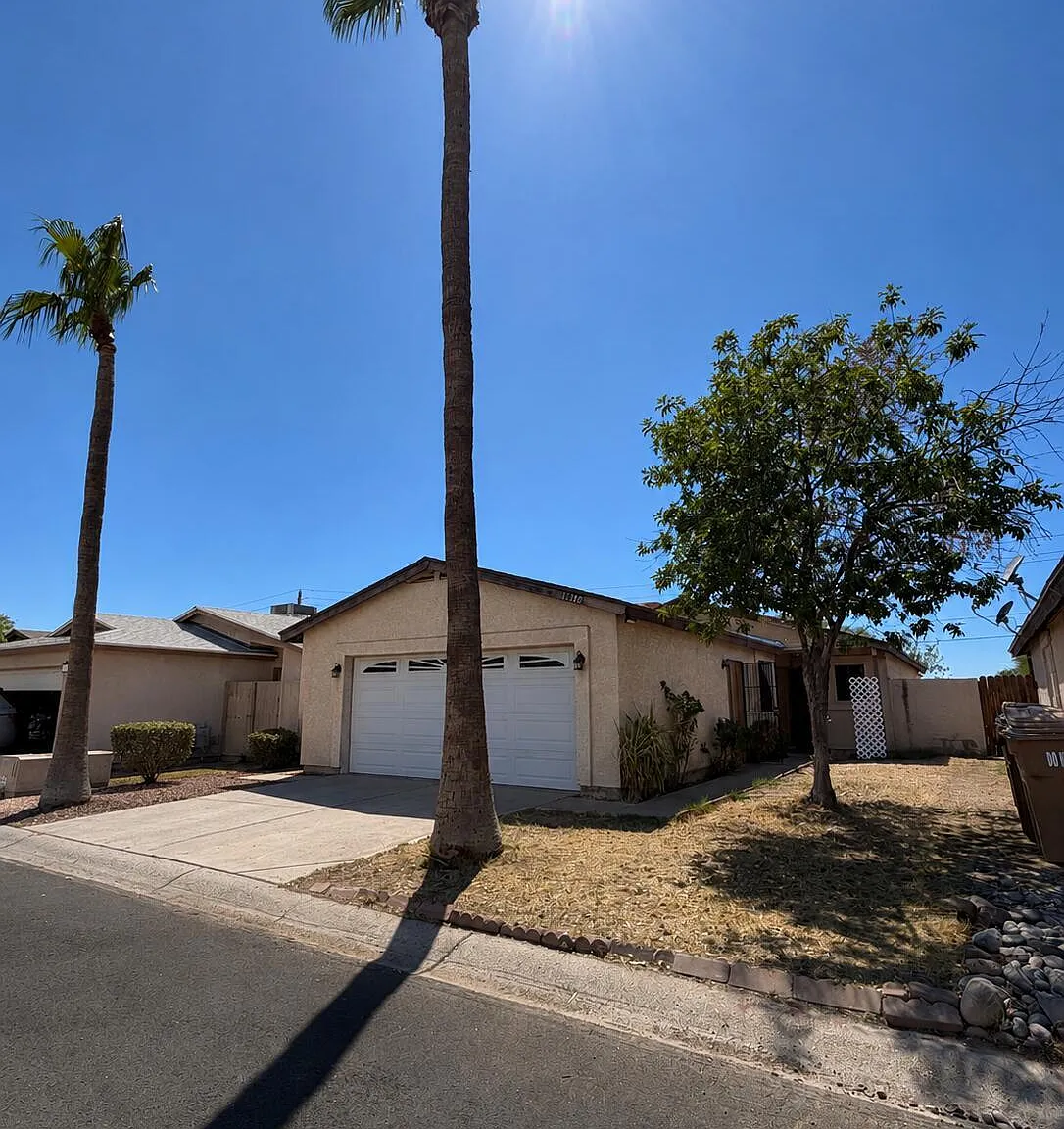 3 bed, 2.0 bath, 1331 sqft, $2,200 — Photo 2