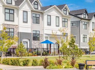 218 SW Les Jardins Park SE, Calgary, AB T2C 5V3