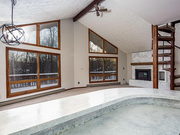 3rd image of 9530 Golf Port Dr N