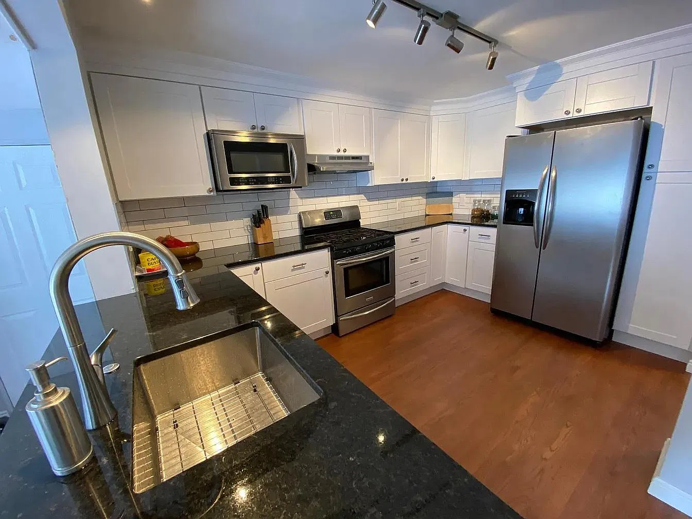 3 bed, 1350 sqft, $2,450 — Photo 4
