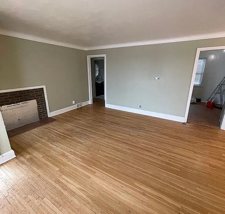 2nd image of 320 E Superior St