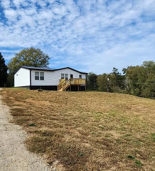 390 Archer Rd — Photo 2