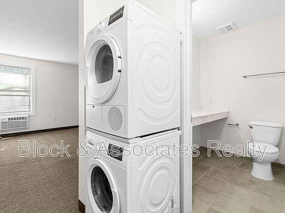 3rd image of 5104 Hollyridge Dr #101