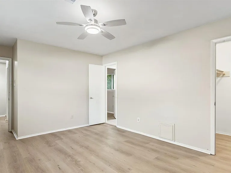 10810 Sugar Hill Dr #B — Photo 2