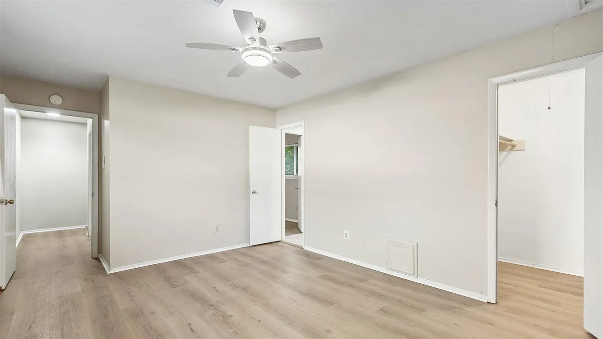 Building Photo - 10810 Sugar Hill Dr #B