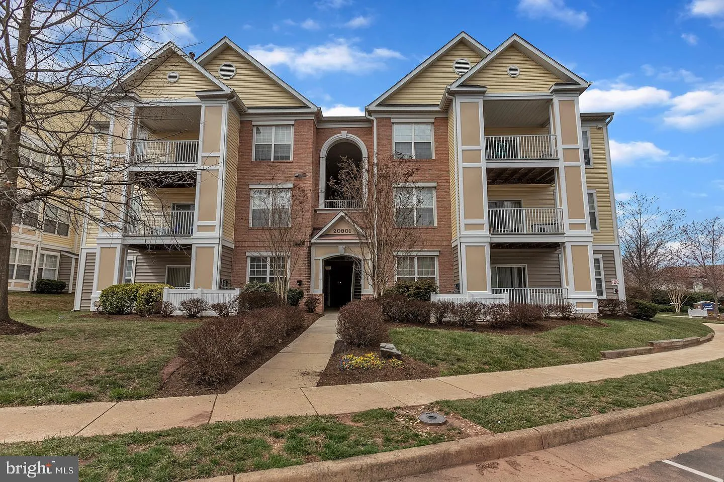 3 bed, 2.0 bath, 1232 sqft, $2,775 — Photo 1