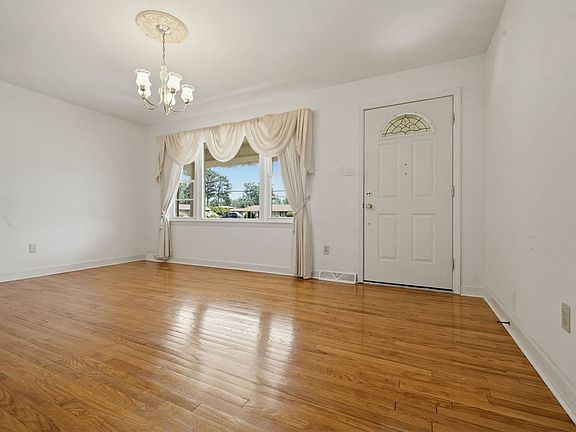 4th image of 157 Avondale Rd