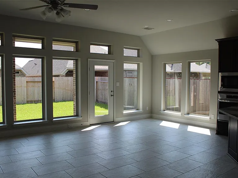 1335 Paradise Creek Ln — Photo 8