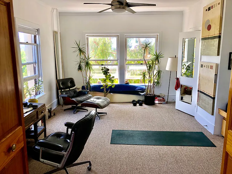 Nadine Apartments — Photo 1