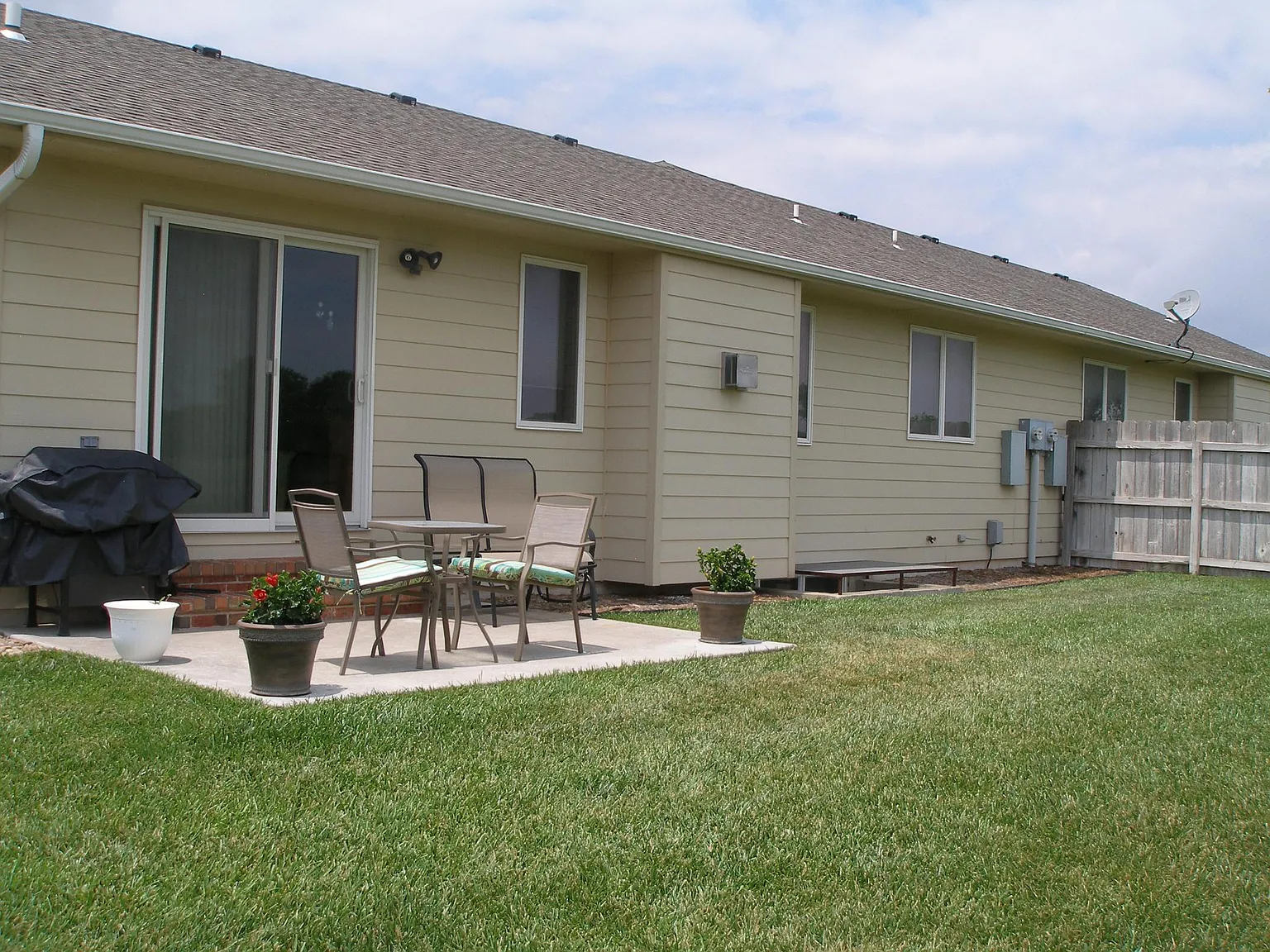 4 bed, 2100 sqft, $1,650 — Photo 2