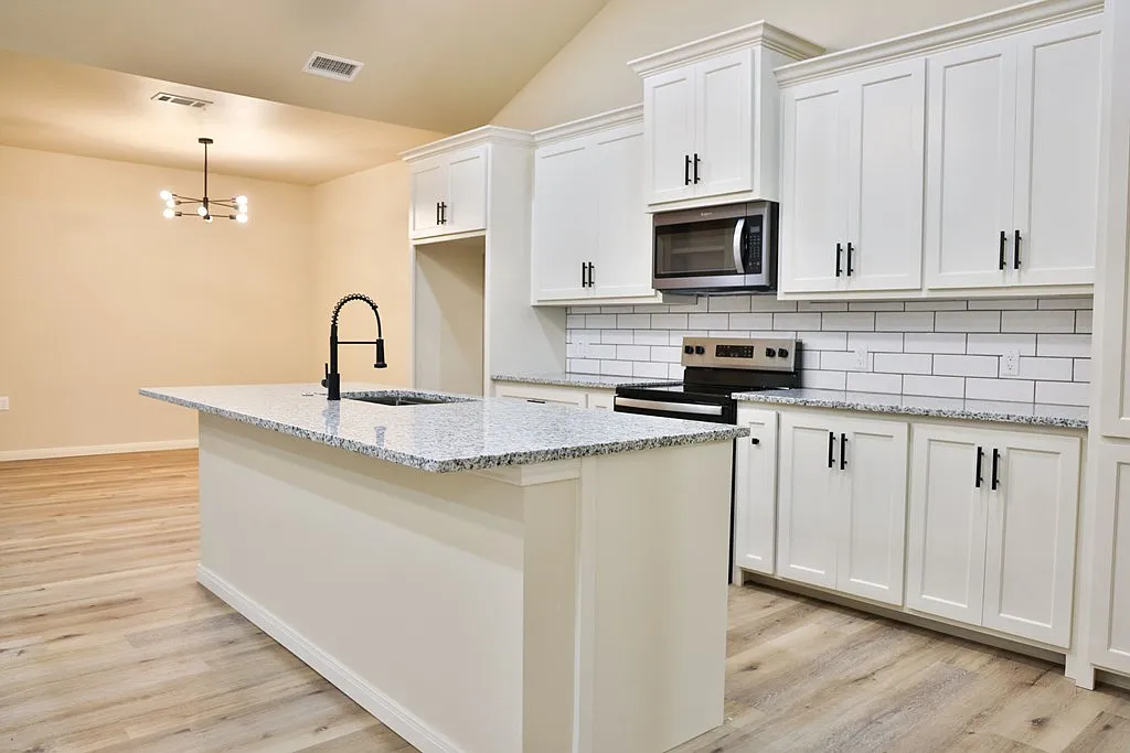 3 bed, 2.0 bath, 1670 sqft, $2,800 — Photo 3