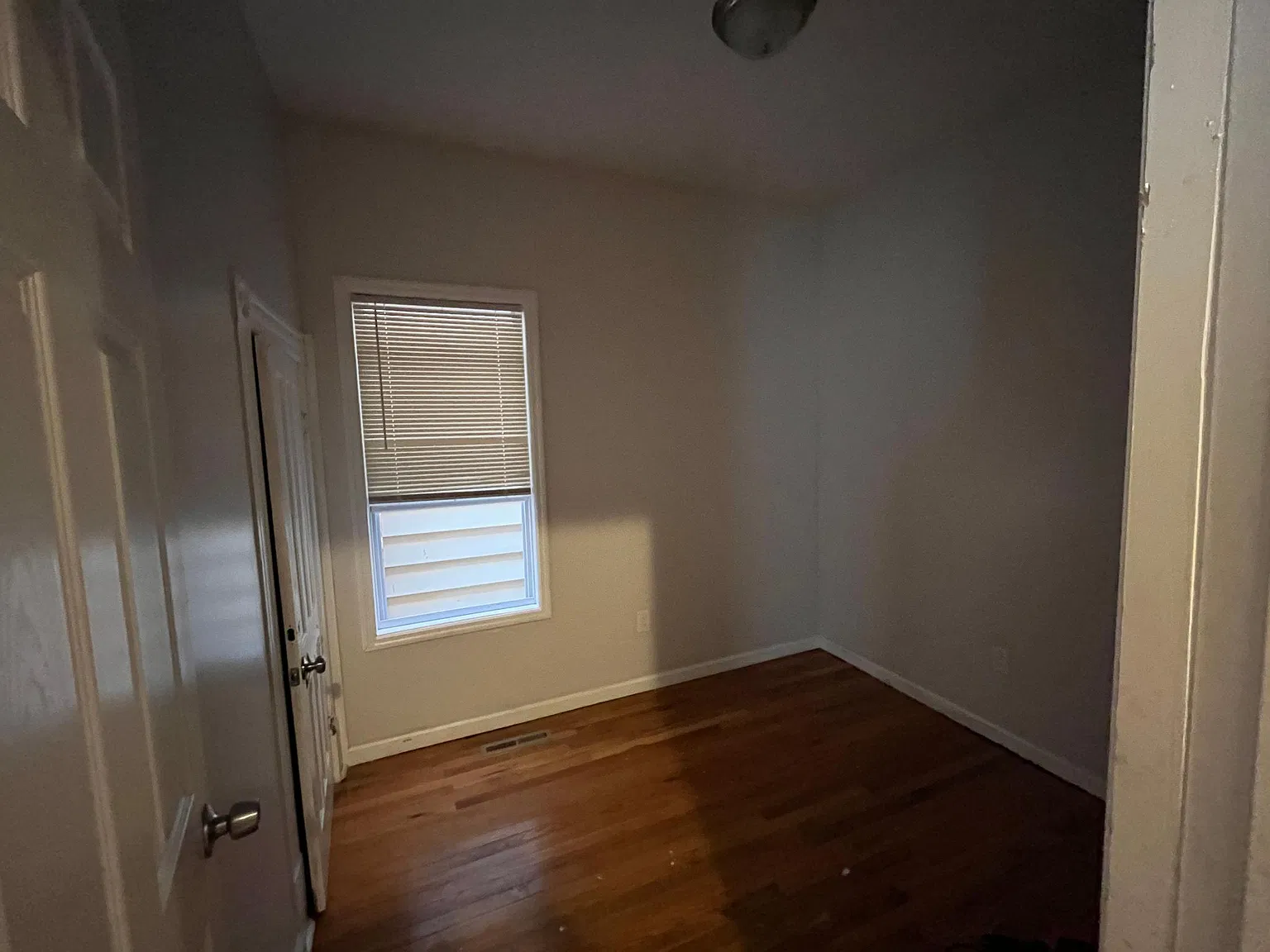 3 bed, 1100 sqft, $1,350 — Photo 1