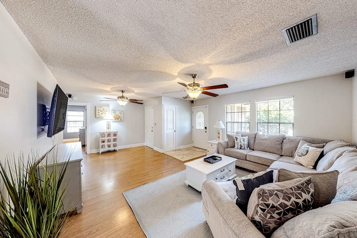 2 bed, 2.0 bath, 1679 sqft, $3,807 — Photo 3