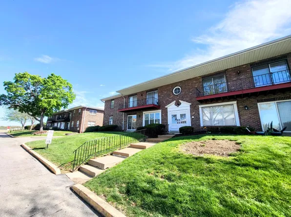 10316 Forest Brook Ln APT A, Saint Louis, MO 63146