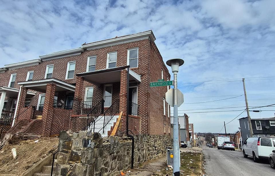 1st image of 3238 Ravenwood Ave
