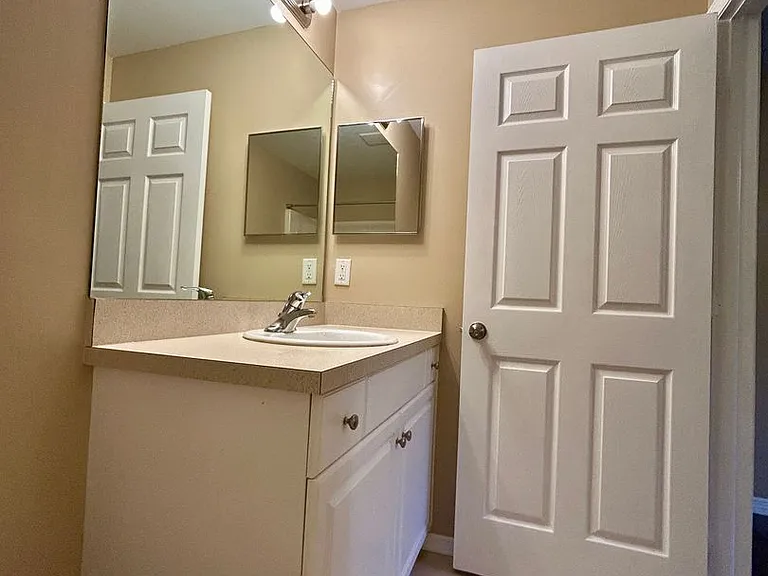346 Bell Blvd S — Photo 17