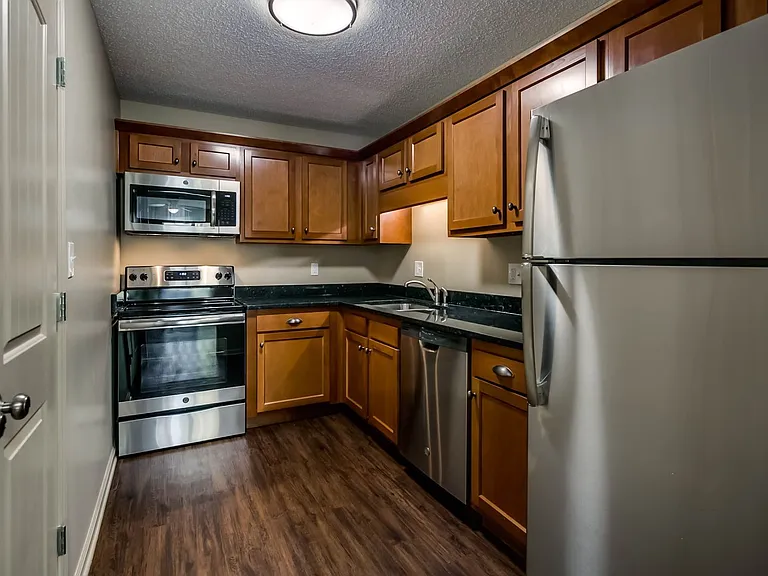 Essex Square Apartments — Photo 49