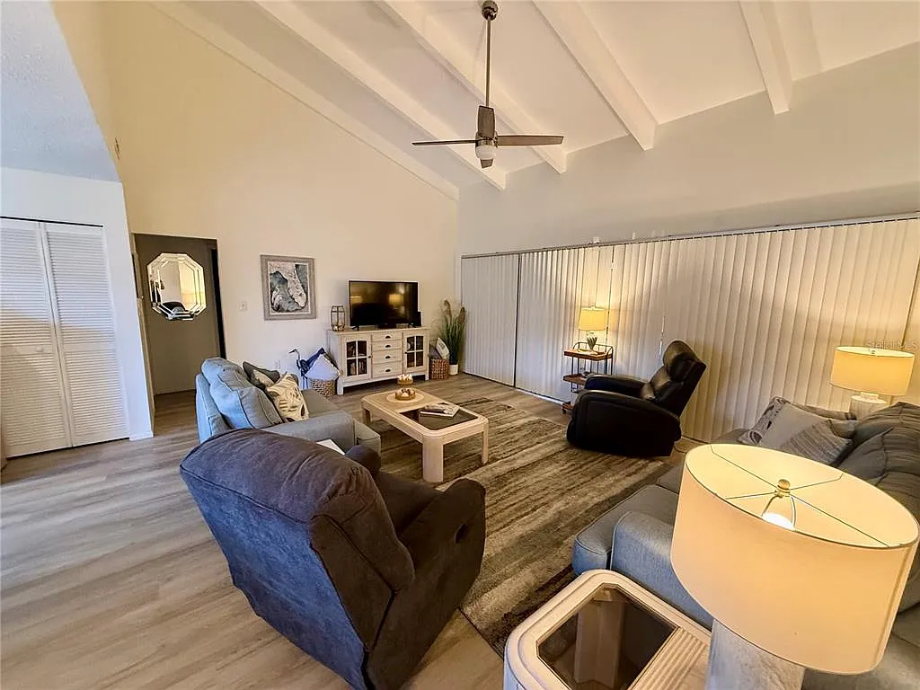 3 bed, 2.0 bath, 1535 sqft, $4,000 — Photo 4