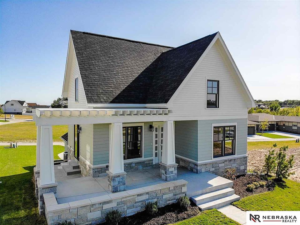 1st image of 725 Penrose Dr