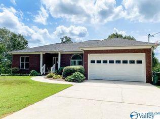 203 Russelldale St, Glencoe, AL 35905