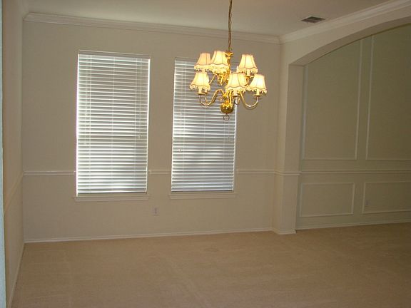 4th image of 220 Patricia Ln