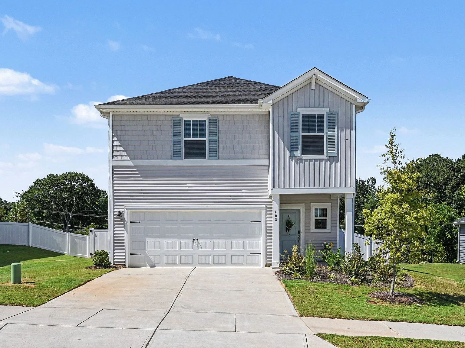4 bed, 2.5 bath, 2008 sqft, $2,400 — Photo 1