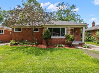 24301 Scotia Rd, Oak Park, MI 48237