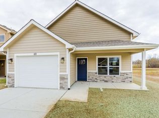 811 14th St, Wamego, KS 66547