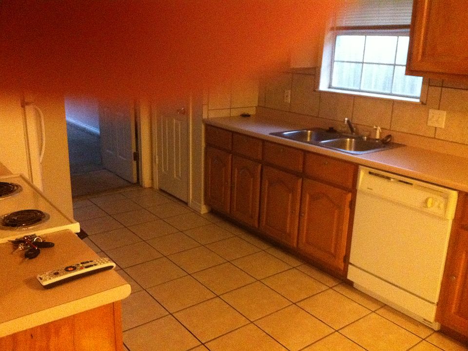 2nd image of 2402 Skyline Dr