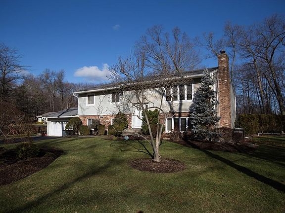 2nd image of 6 Lochness Ln