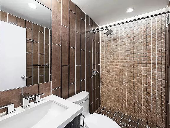 5th image of 184 Lexington Ave APT 15A