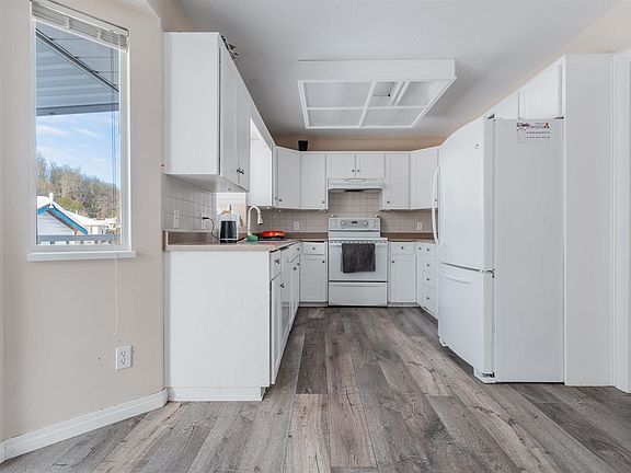2nd image of 2907 Crossley Dr