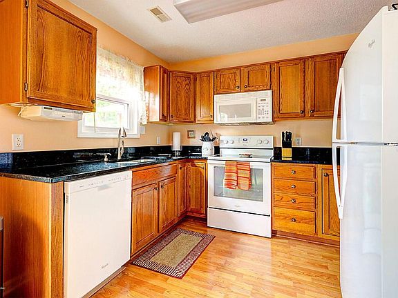 2nd image of 3019 Mason Way