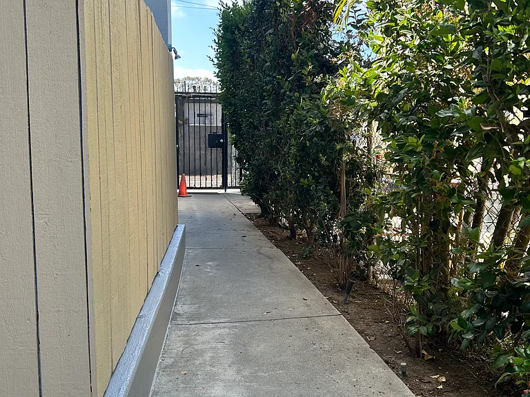 Walk way