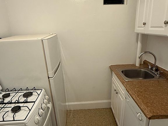 4th image of 454 W 45th St APT 2FE