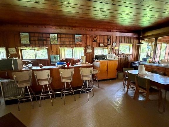 4th image of 10038 State Line Rd