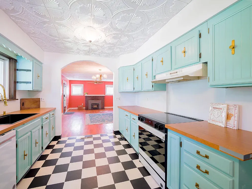 4 bed, 2000 sqft, $2,300 — Photo 4
