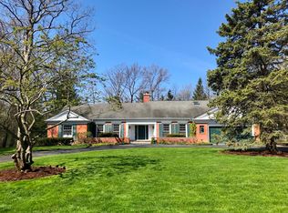 550 Rockefeller Rd, Lake Forest, IL 60045