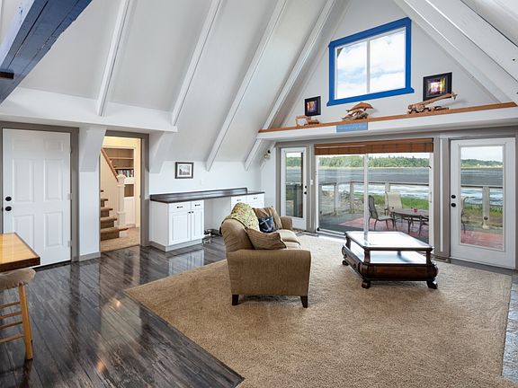 4th image of 4060 Saltspring Dr