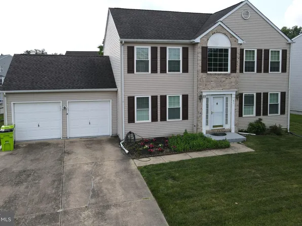 51 Avignon Dr, Newark, DE 19702