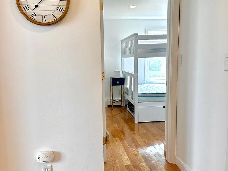 92 Foster Ave — Photo 45