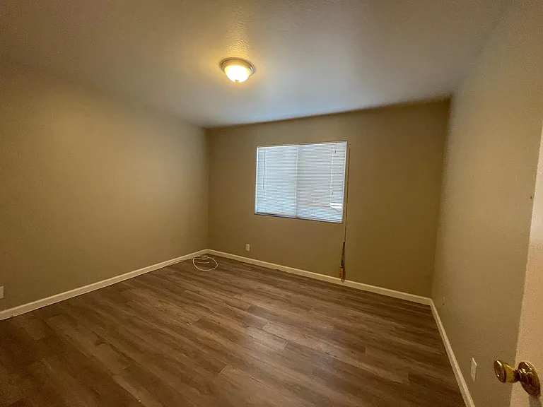 5611 Bancroft Ave #A — Photo 8